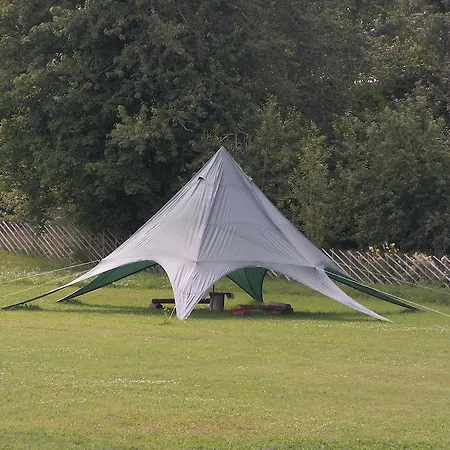 Uuskalda Sports And Village ホリデーパーク Kärbla